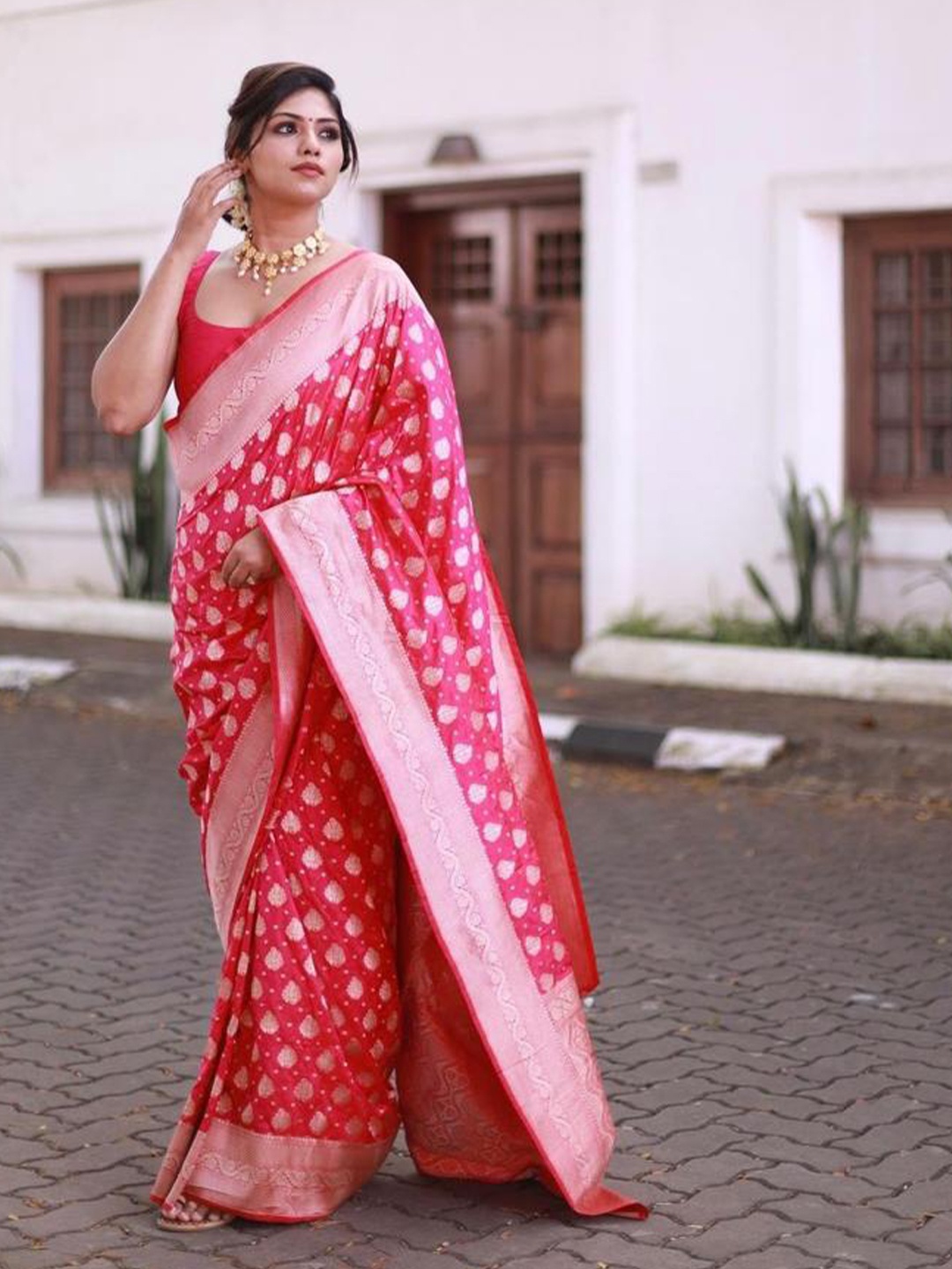 

Naishu Trendz Ethnic Motifs Woven Design Zari Pure Silk Kanjeevaram Saree, Pink