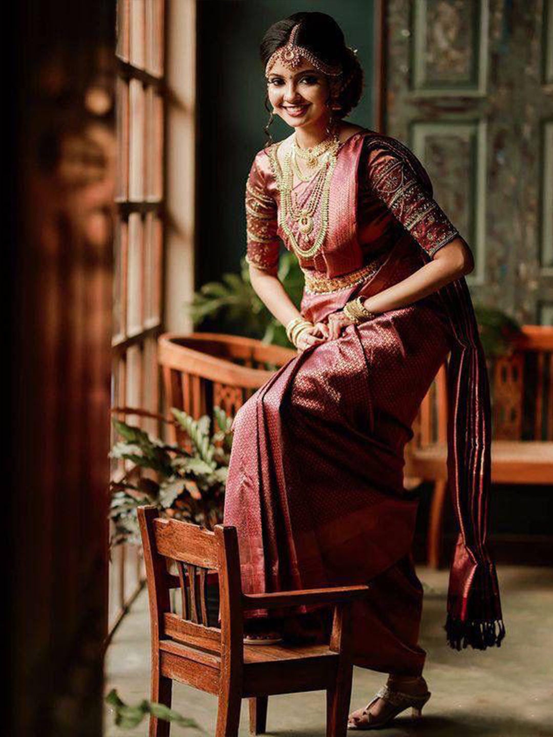 

Naishu Trendz Woven Design Zari Pure Silk Kanjeevaram Saree, Maroon