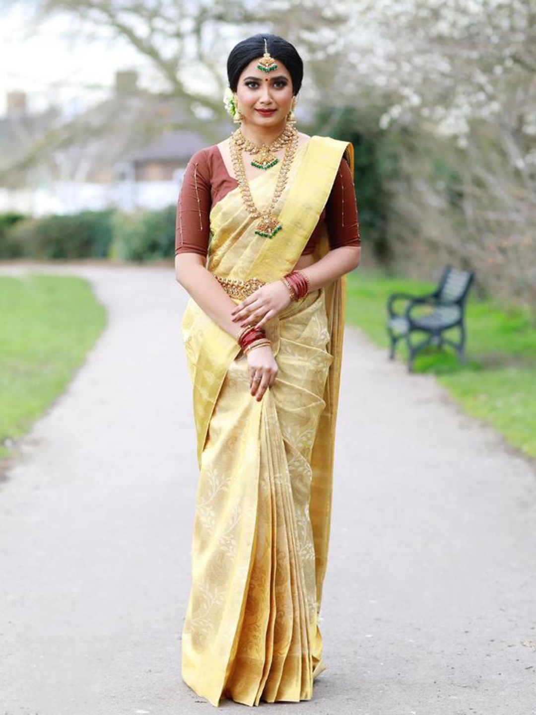 

Naishu Trendz Floral Woven Design Pure Silk Kanjeevaram Zari Saree, Cream