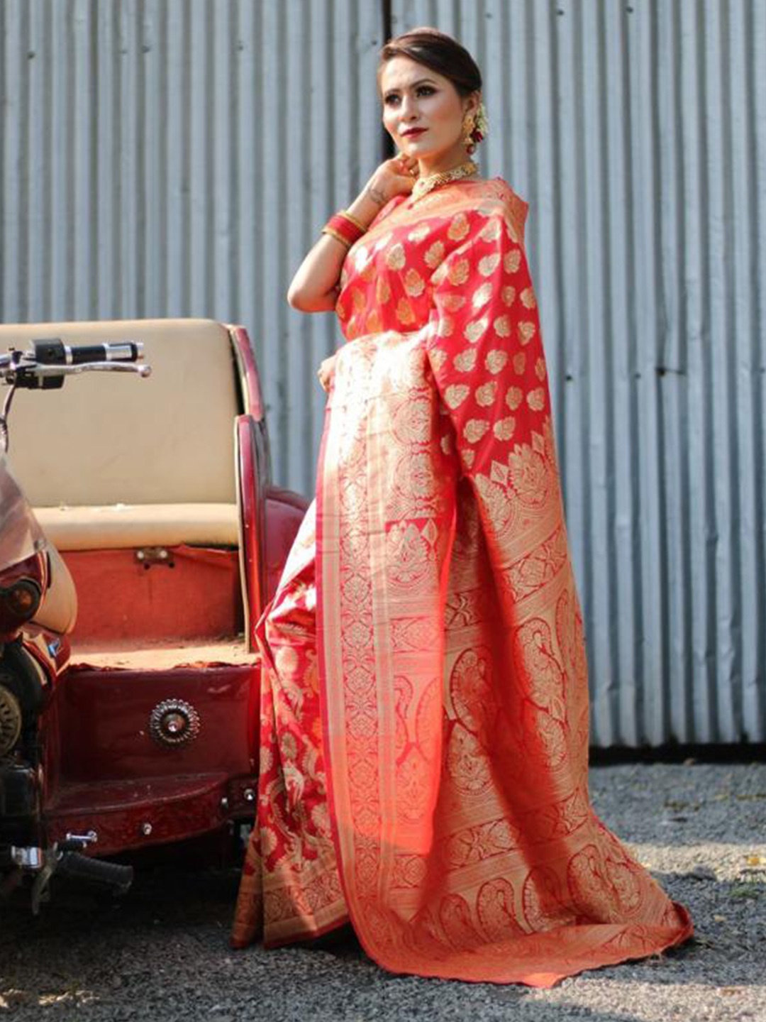 

Naishu Trendz Floral Woven Design Pure Silk Kanjeevaram Zari Saree, Red