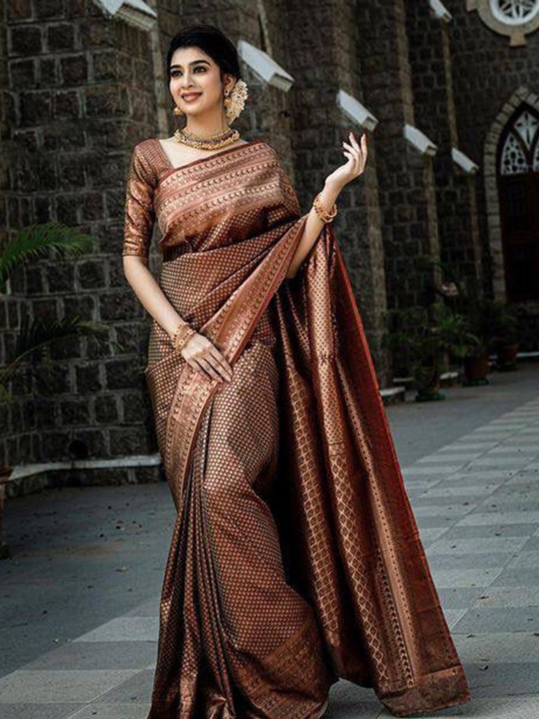 

Naishu Trendz Ethnic Motifs Woven Design Pure Silk Kanjeevaram Zari Saree, Brown