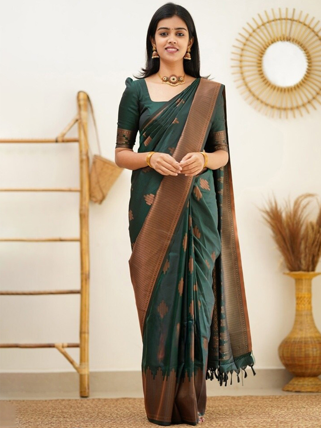 

Naishu Trendz Ethnic Motifs Woven Design Zari Pure Silk Kanjeevaram Saree, Green
