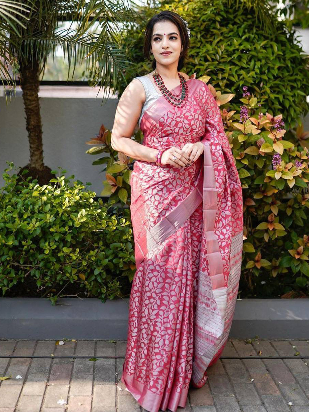 

Naishu Trendz Floral Woven Design Zari Pure Silk Kanjeevaram Saree, Pink