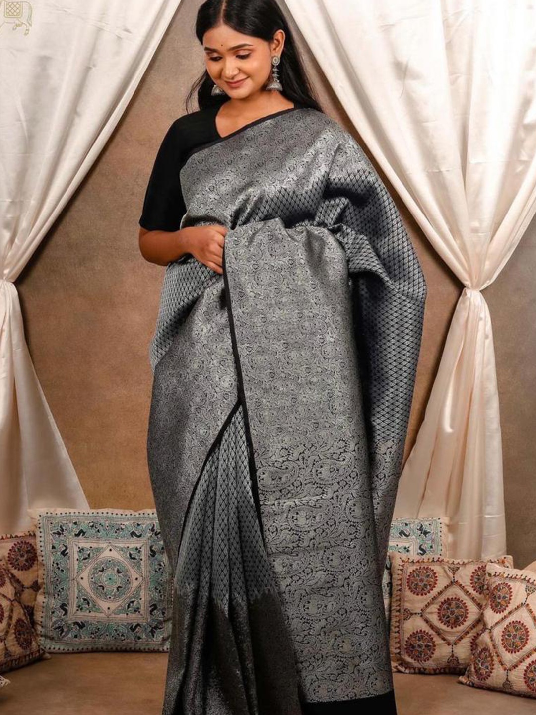 

Naishu Trendz Ethnic Motifs Woven Design Zari Pure Silk Kanjeevaram Saree, Black