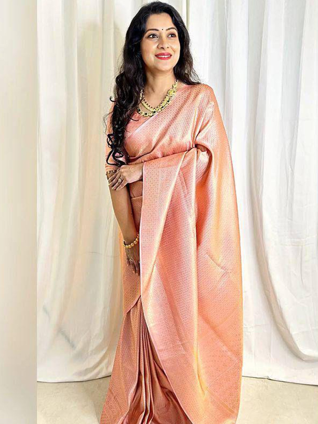 

Naishu Trendz Ethnic Motifs Woven Design Zari Pure Silk Kanjeevaram Saree, Pink