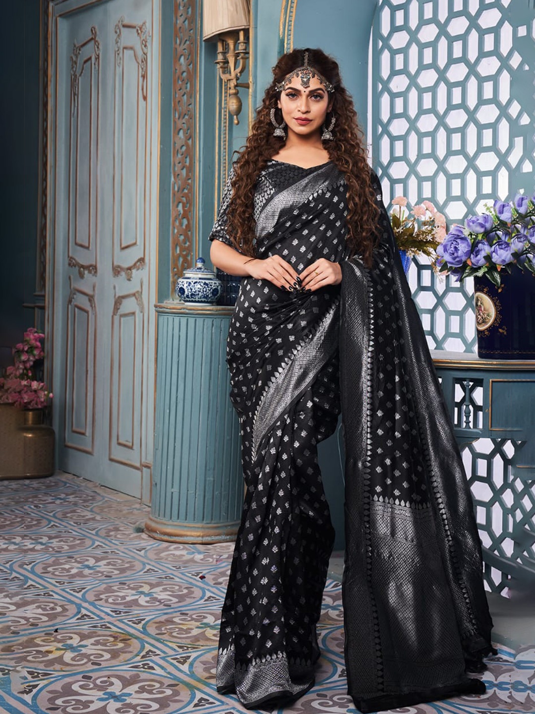 

Naishu Trendz Ethnic Motifs Woven Design Zari Pure Silk Kanjeevaram Saree, Black