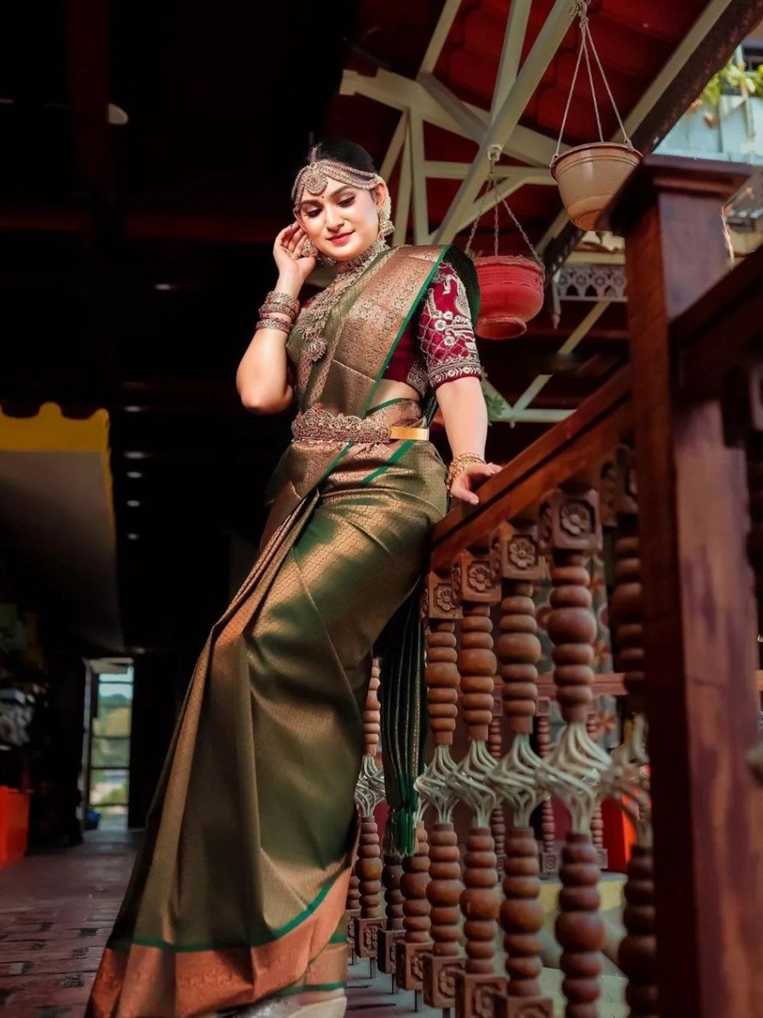 

Naishu Trendz Ethnic Motifs Woven Design Zari Pure Silk Kanjeevaram Saree, Green