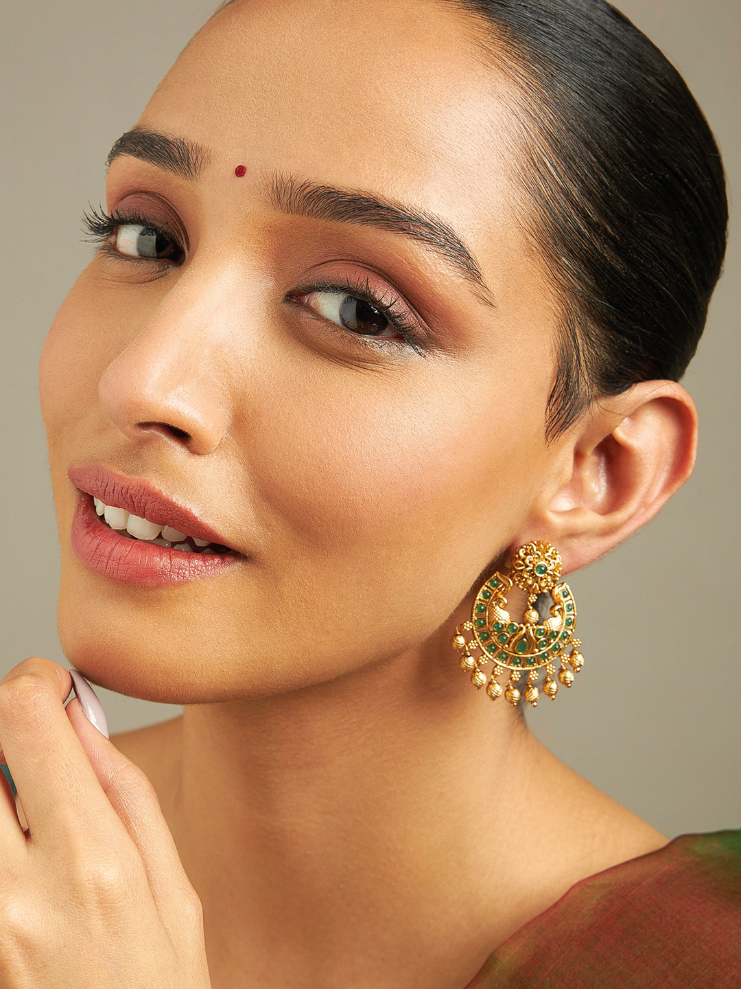 

Kushal's Fashion Jewellery Gold-Plated Classic Chandbalis Earrings