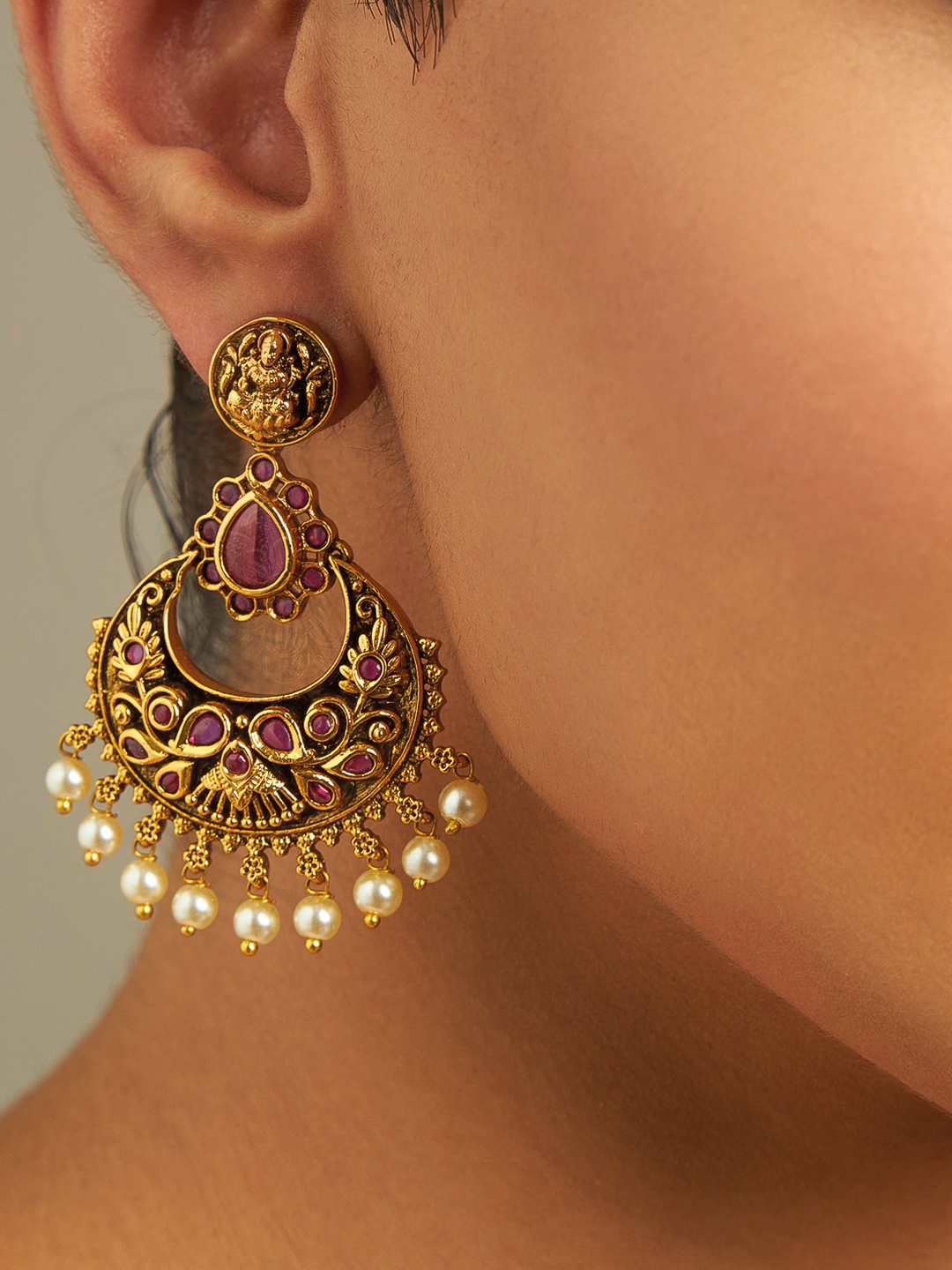 

Kushal's Fashion Jewellery Gold-Plated Stone-Studded Beaded Classic Chandbalis