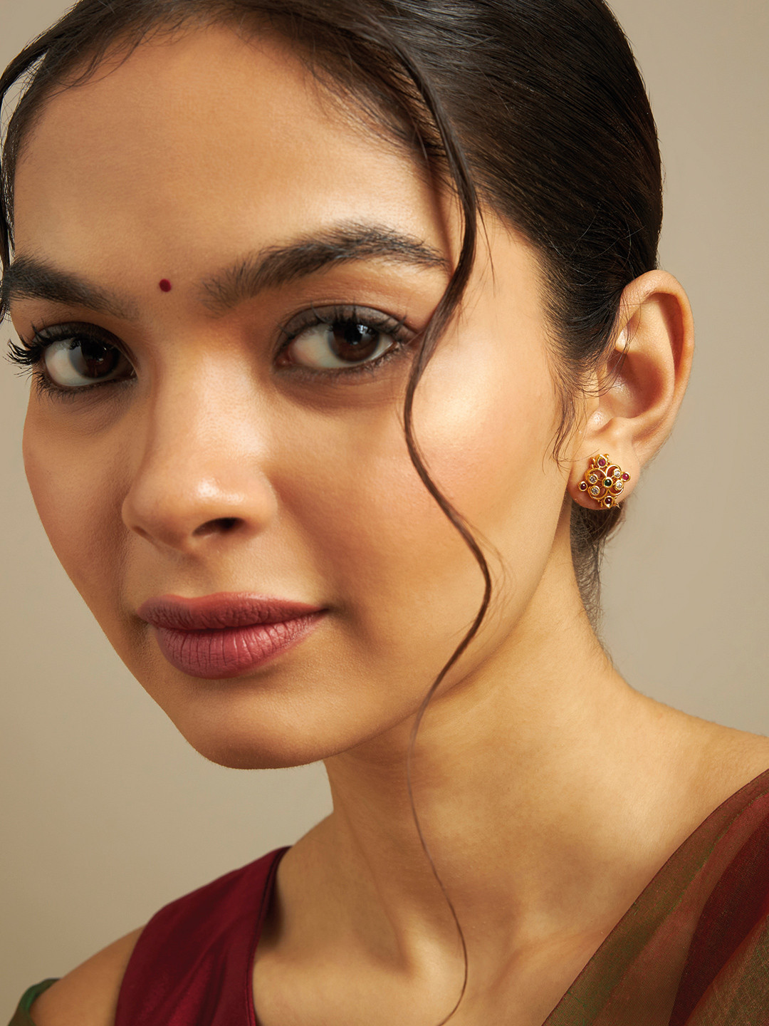 

Kushal's Fashion Jewellery Gold-Plated Classic Studs Earrings