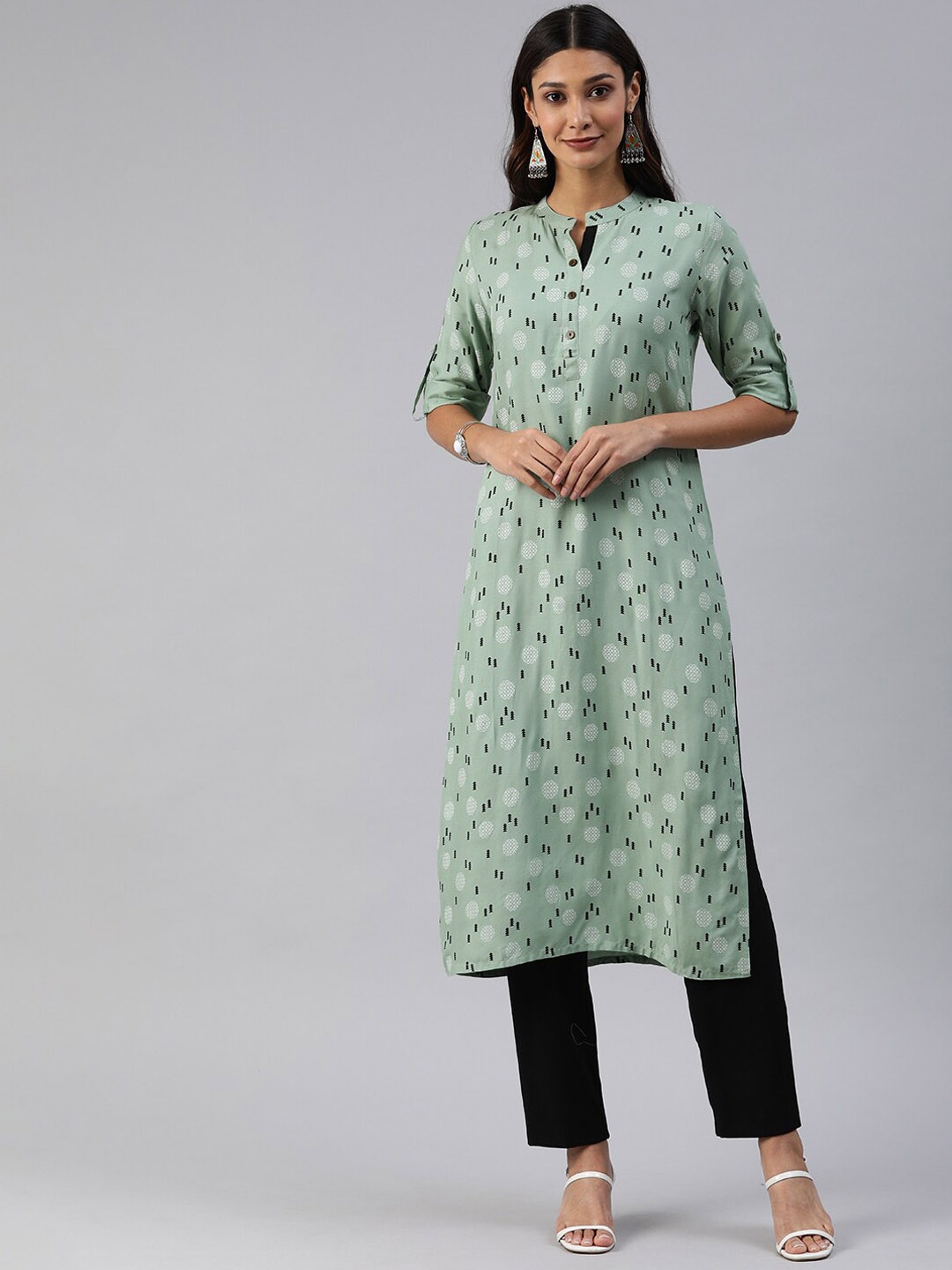 

Swishchick Geometric Printed Keyhole Neck Roll-Up Sleeves Thread Work Straight Kurta, Green