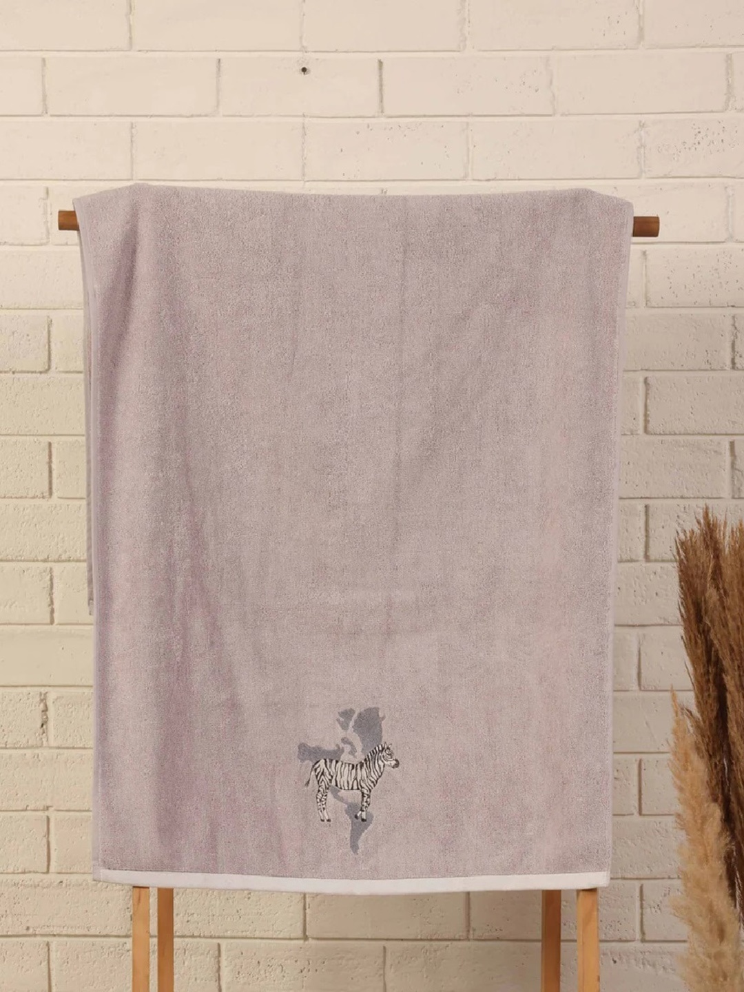 

CUTIE&BOO Grey Printed 550 GSM Skin Friendly Bath Towels