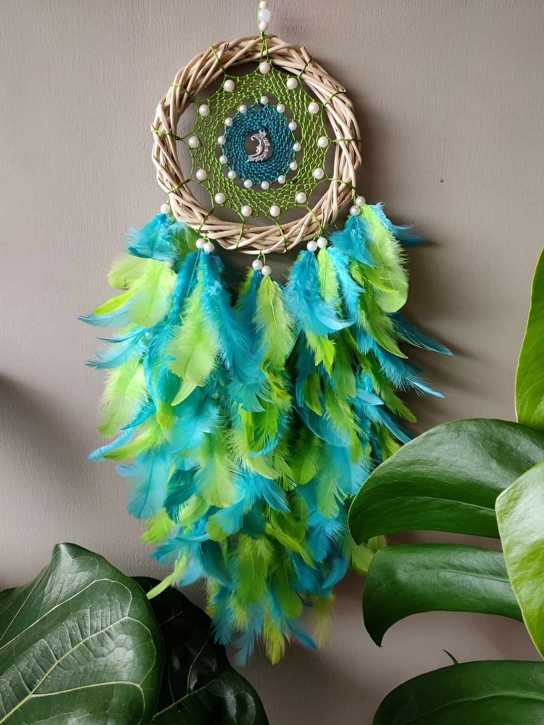 

UVID ART AND CRAFT SUPPLIES Green & Beige Feathers Hanging Windchimes
