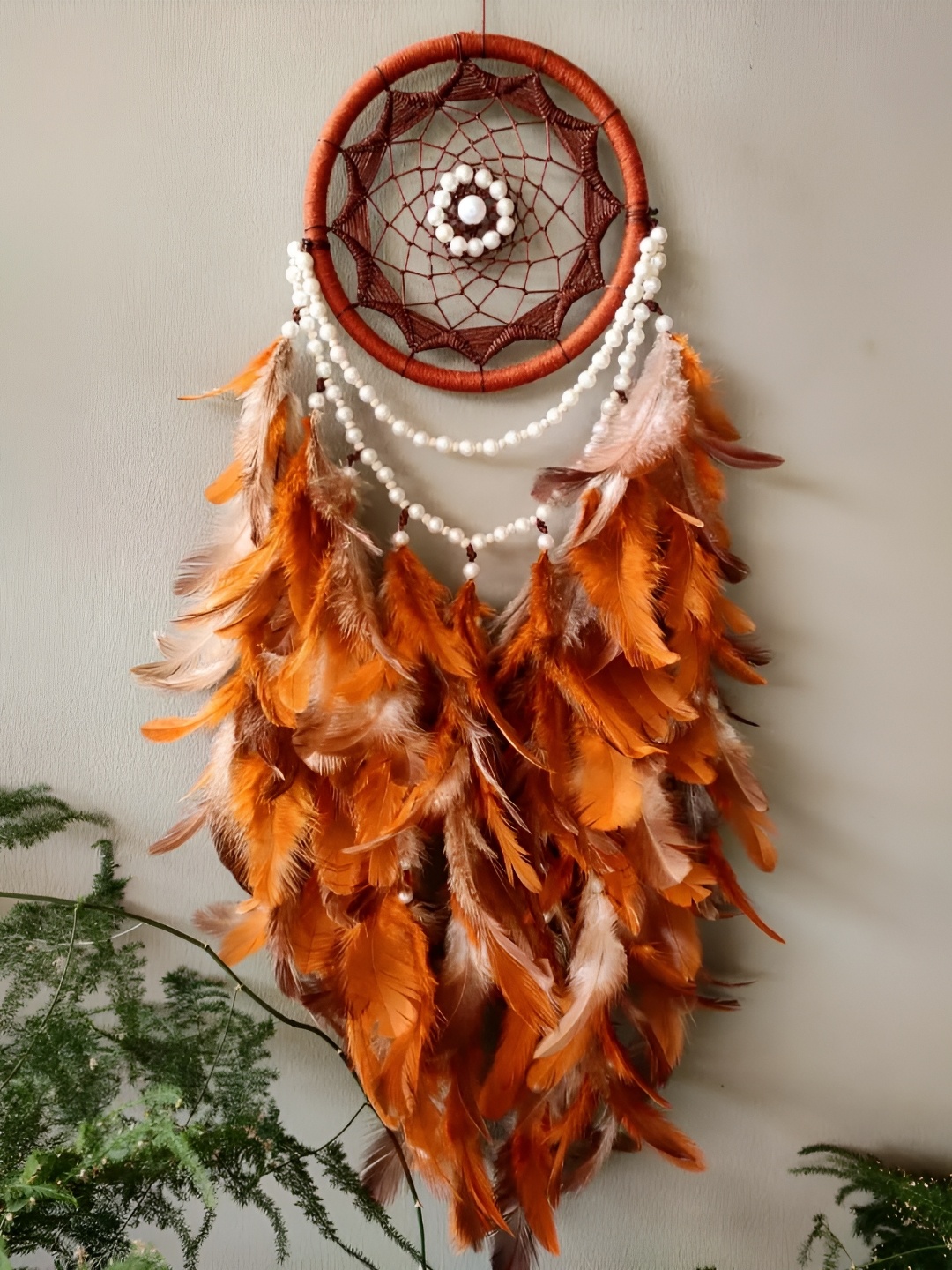 

UVID ART AND CRAFT SUPPLIES Red & White Feathers Hanging Windchimes