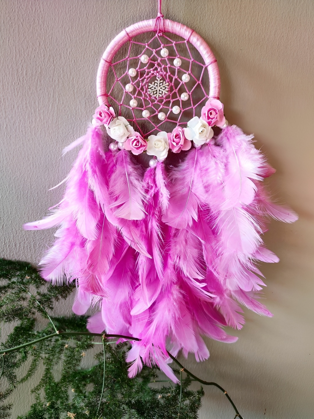 

UVID ART AND CRAFT SUPPLIES Pink & White Feathers Hanging Windchimes