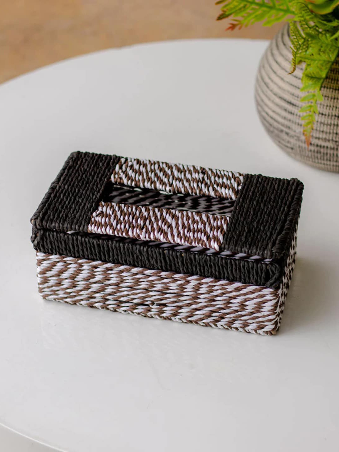 

THEDECORKART Black & White Textured Jute Tissue Holder