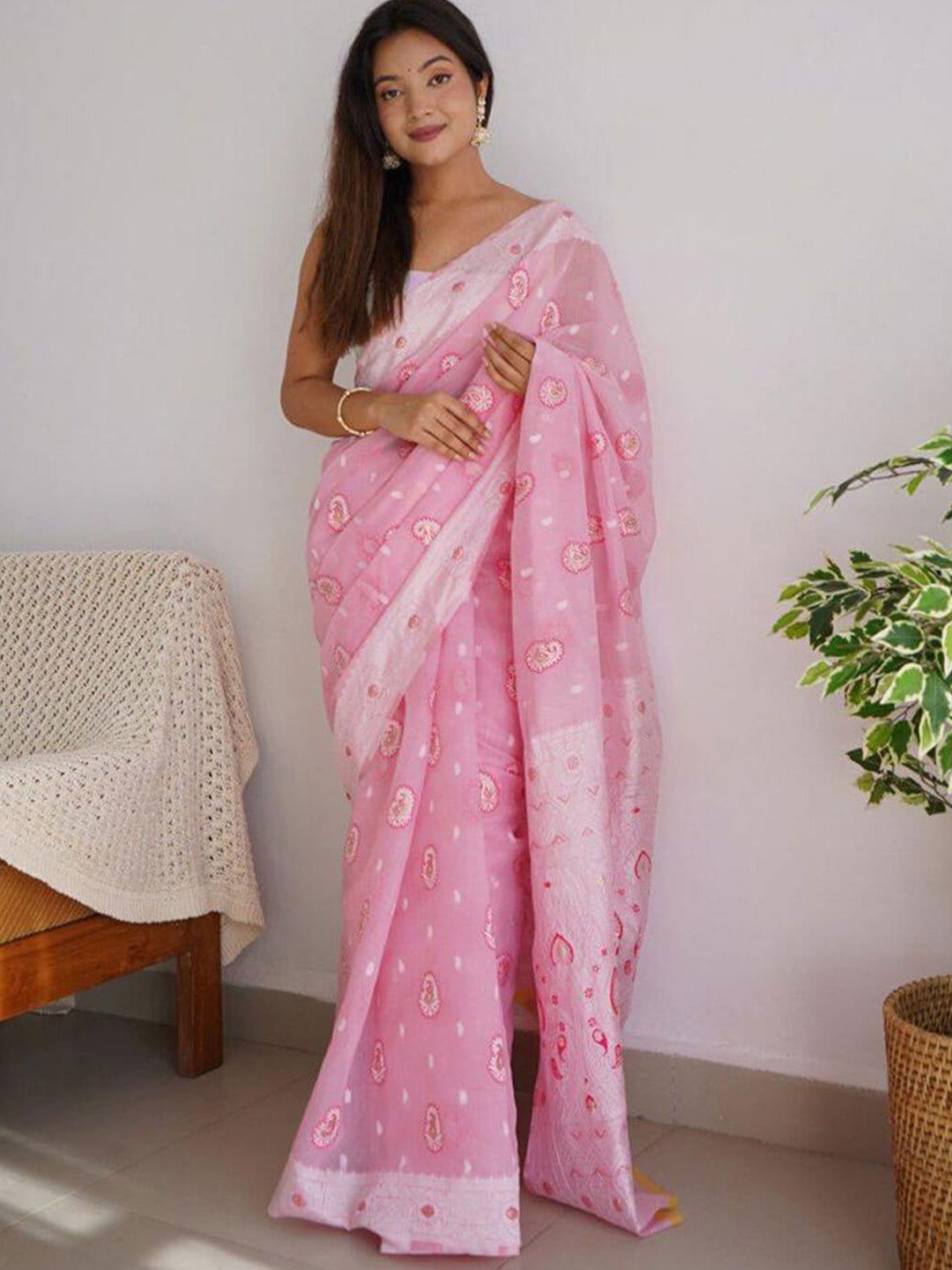 

GLORYANCE Paisley Woven Design Zari Saree, Pink