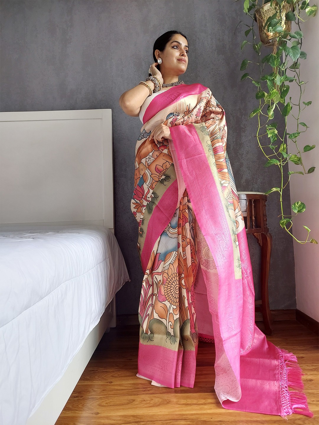 

Munir Kalamkari Printed Zari Saree With Tassels, Pink