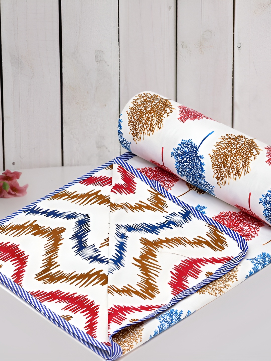 

RRC Red & White Floral Cotton AC Room 150 GSM Single Bed Dohar