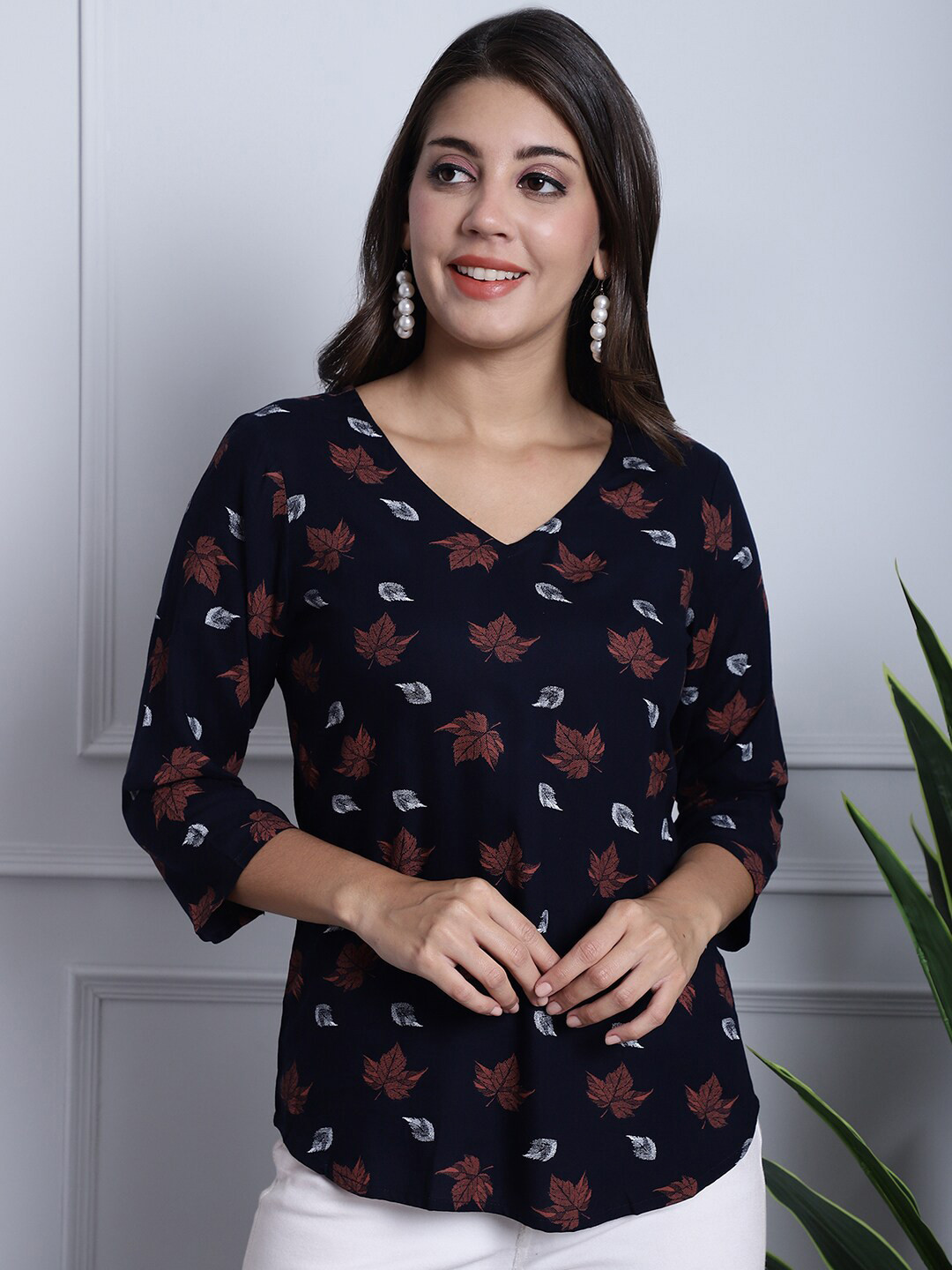 

Grancy Floral Printed V-Neck Cotton Top, Navy blue