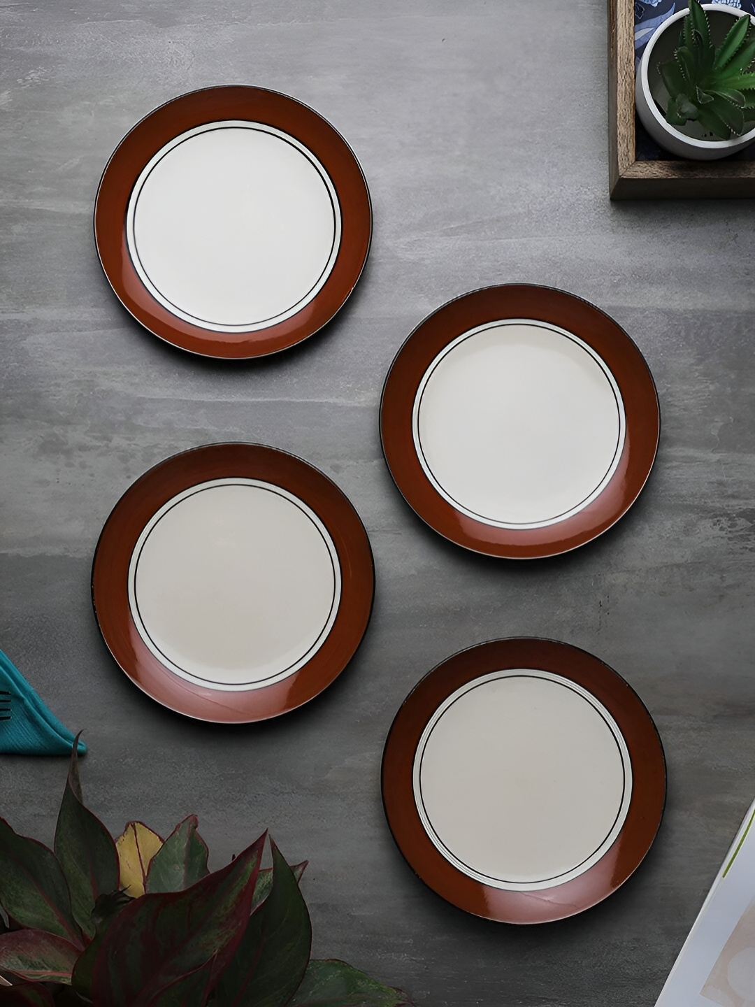 The Decor Lane Brown 4 Pieces Ceramic Dinner Plates