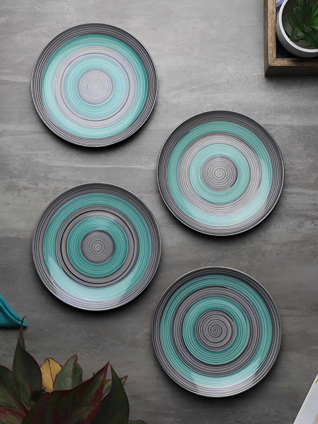 The Decor Lane Black 4 Pieces Ceramic Dinner Plates