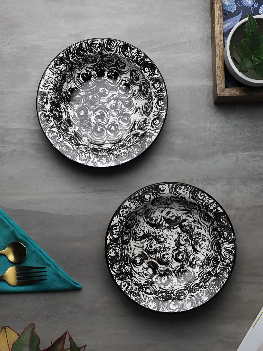 

The Decor Lane Black 2 Pieces Ceramic Dinner Plates