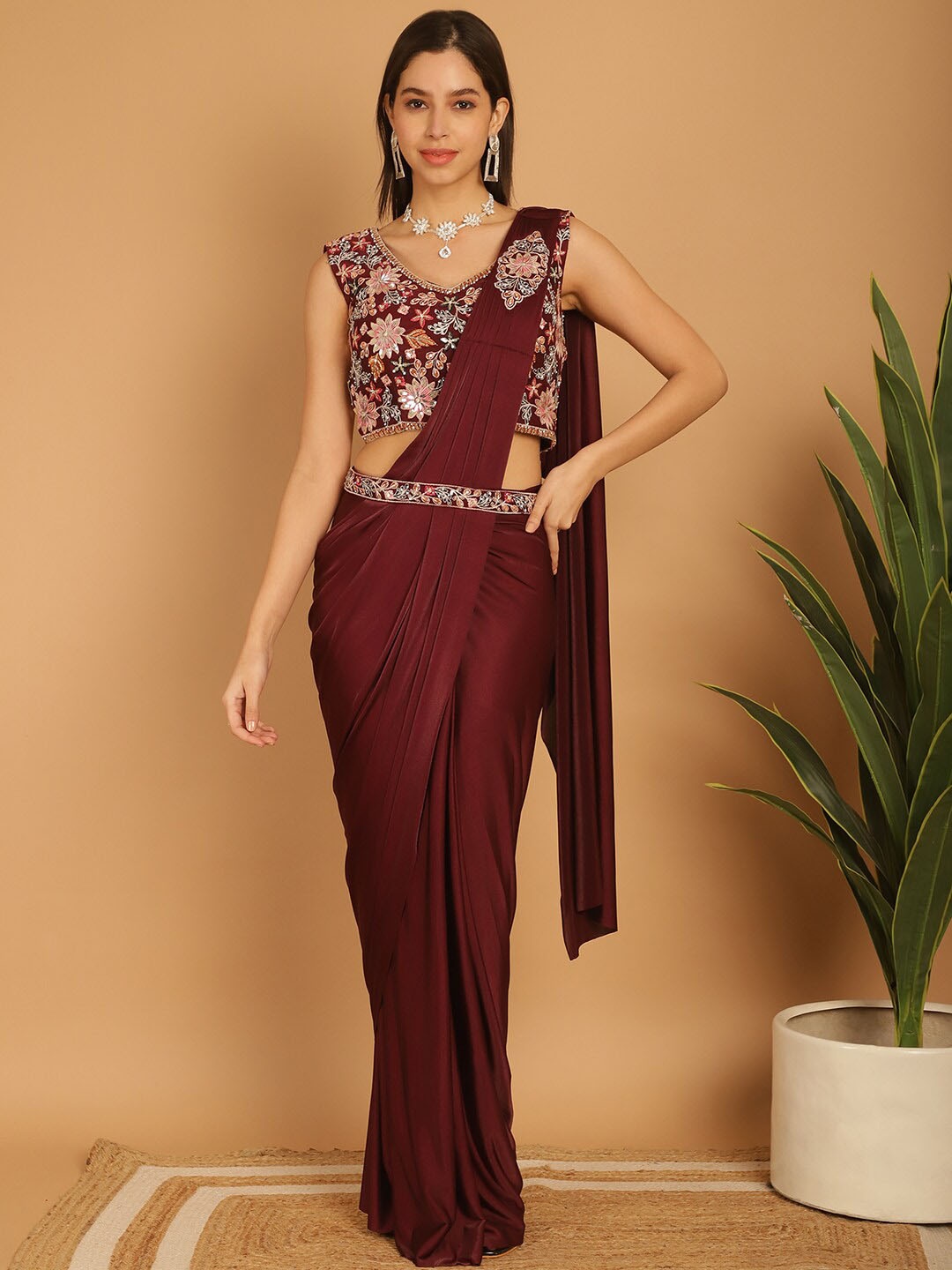 

Mitera Lycra Ready to Wear Saree With Stitched Blouse, Burgundy