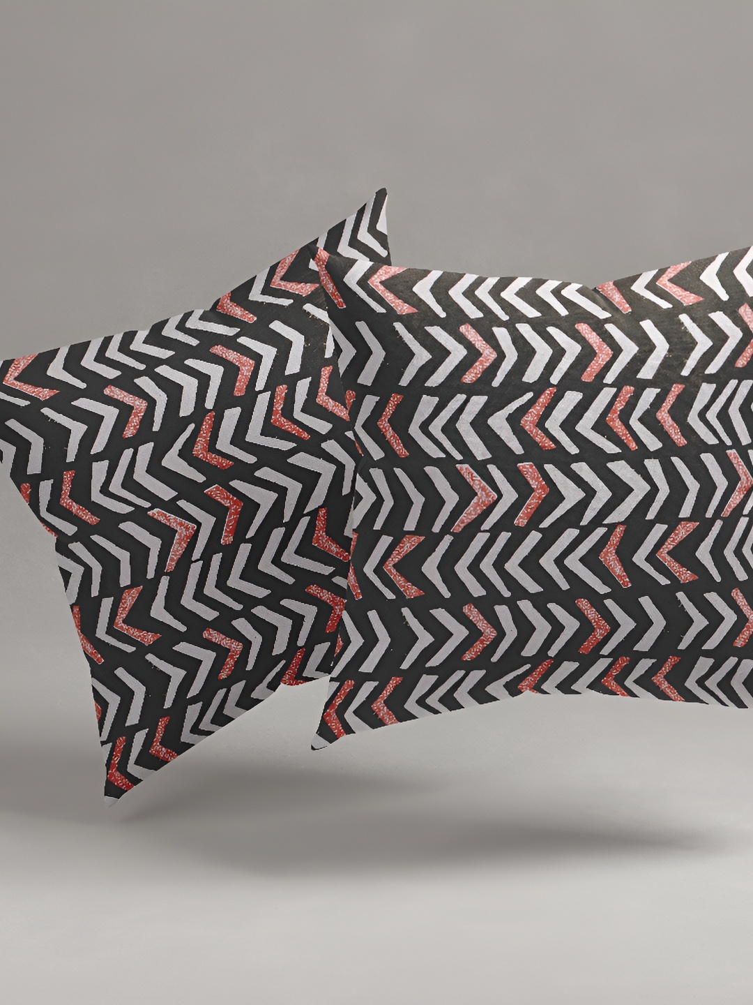 

Aura Black & White 2 Pieces Geometric Square Cushion Covers