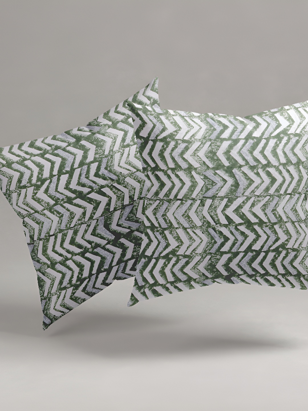 

Aura Green & White 2 Pieces Geometric Square Cushion Covers