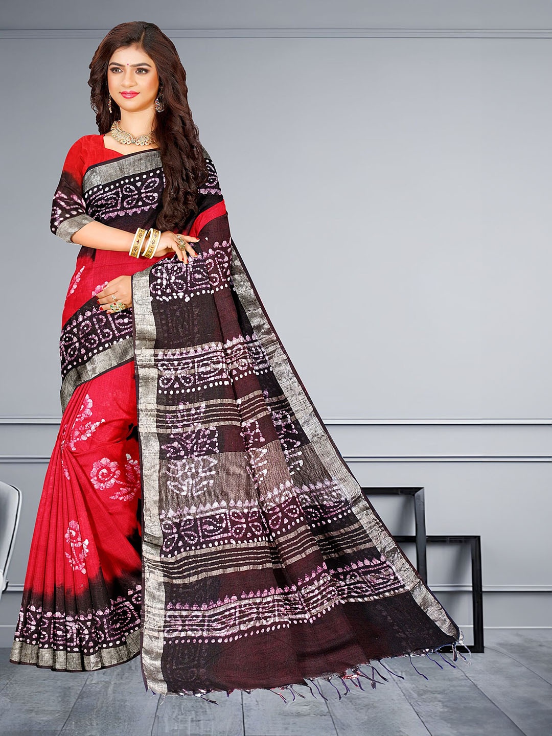 

SPAL FASHION Floral Zari Block Print Saree, Red