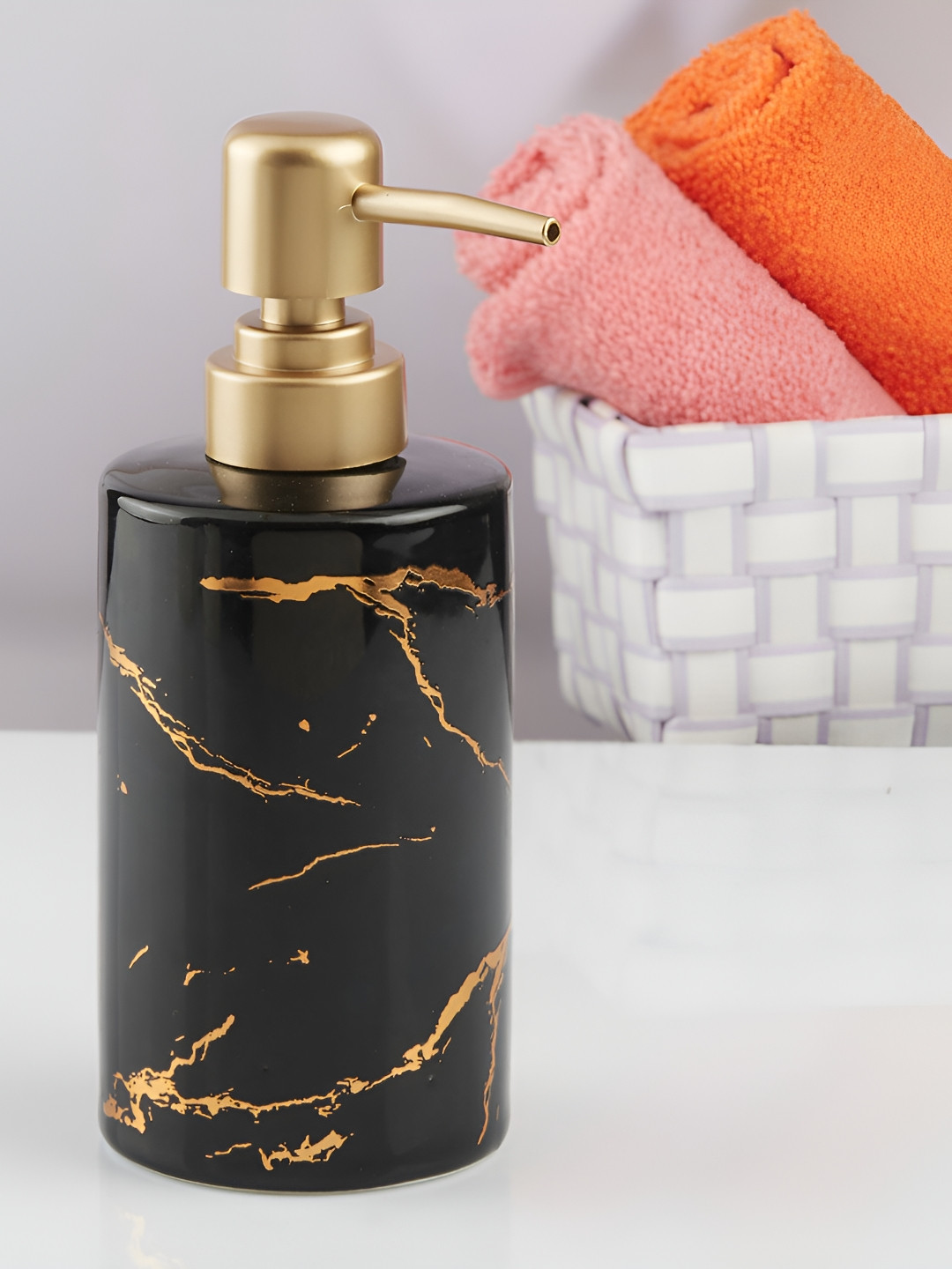 

Kookee Black Abstract Ceramic Soap Dispenser