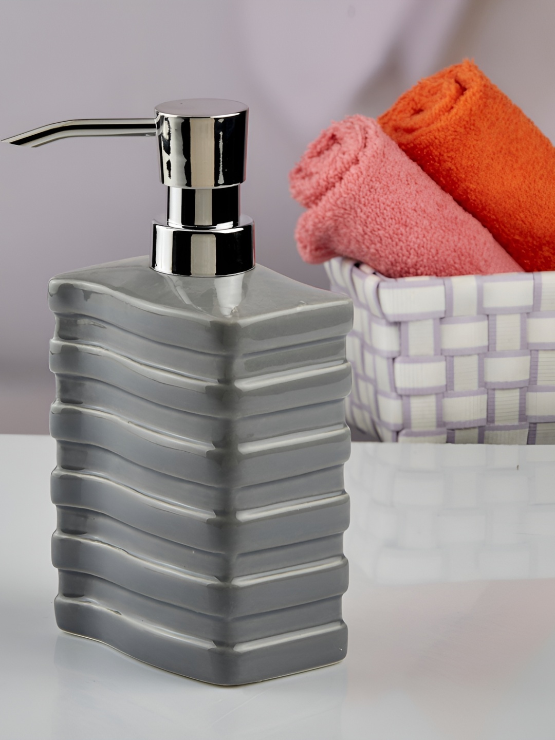 

Kookee Grey Abstract Ceramic Soap Dispenser