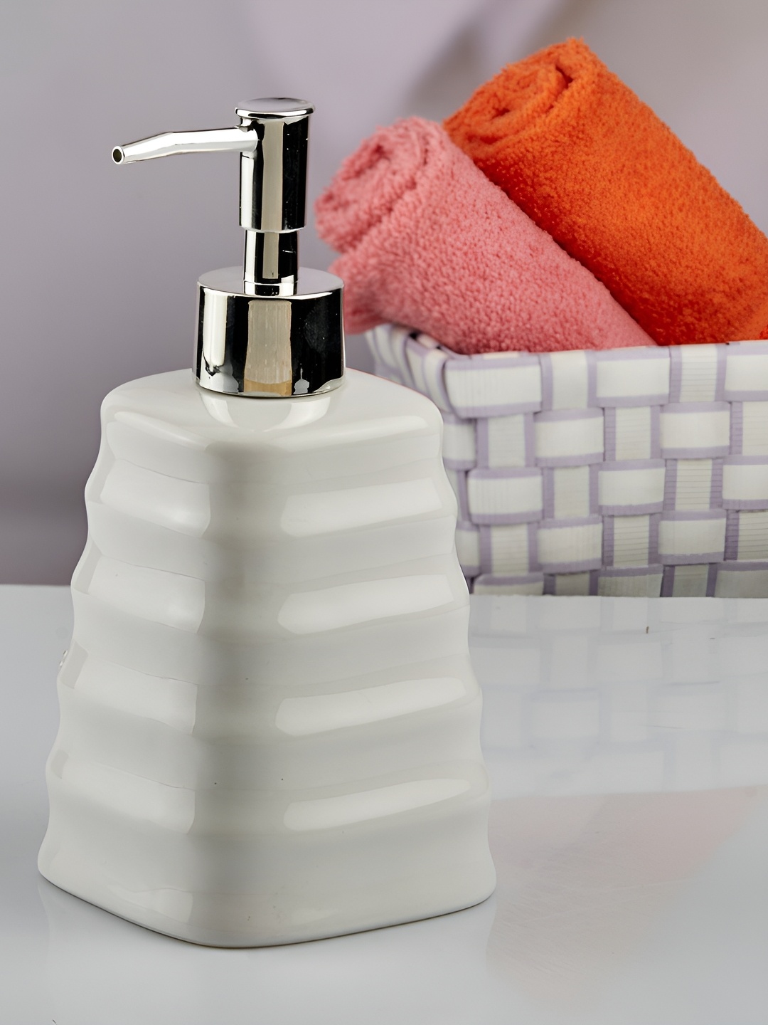 

Kookee White Abstract Ceramic Soap Dispenser
