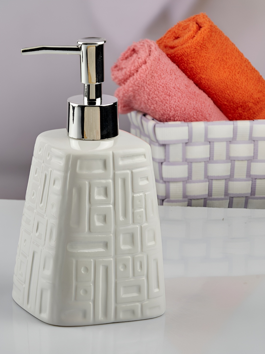 

Kookee White Abstract Ceramic Soap Dispenser