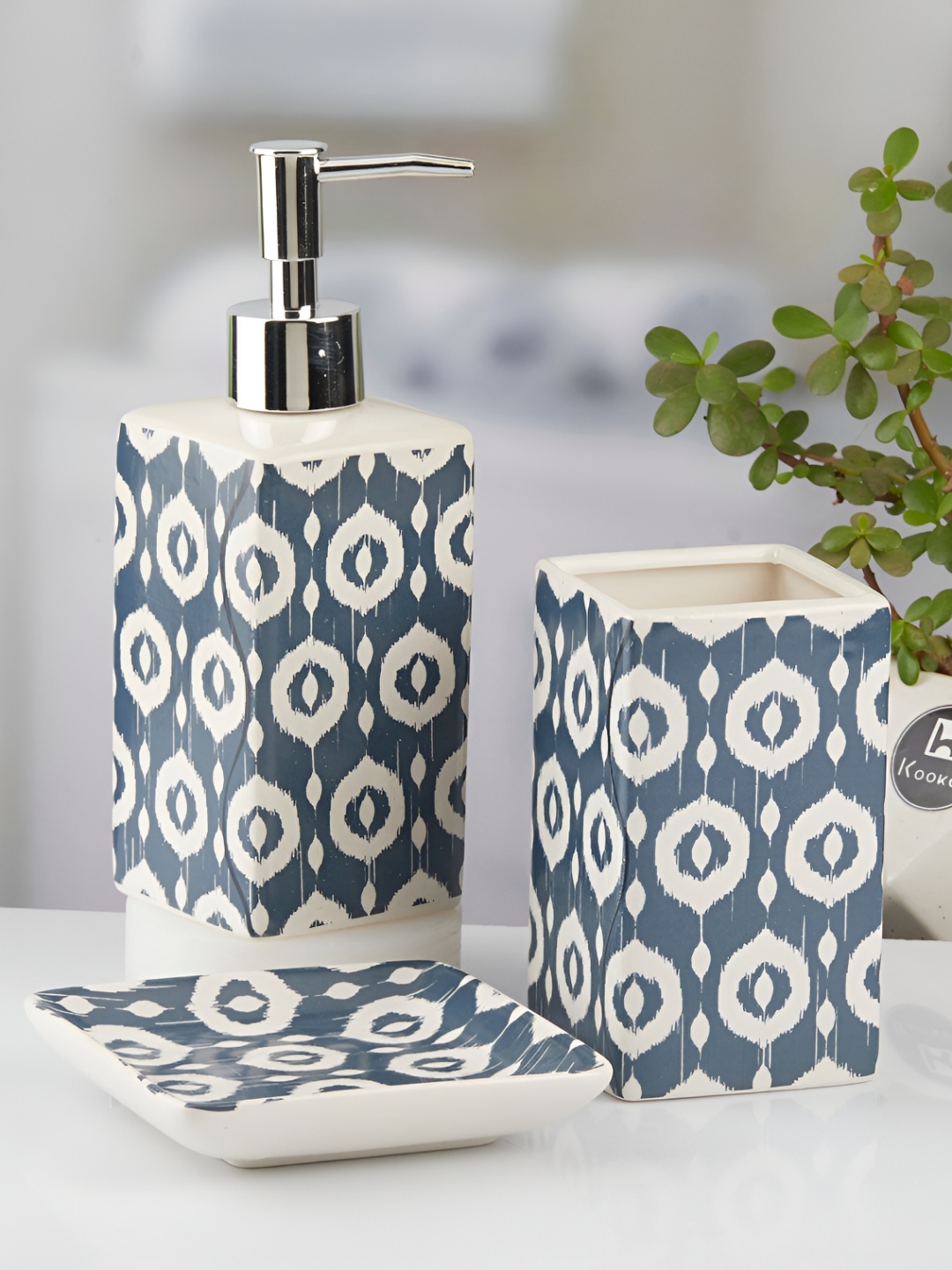

Kookee Blue & White 3 Pieces Abstract Ceramic Bath Accessories Set