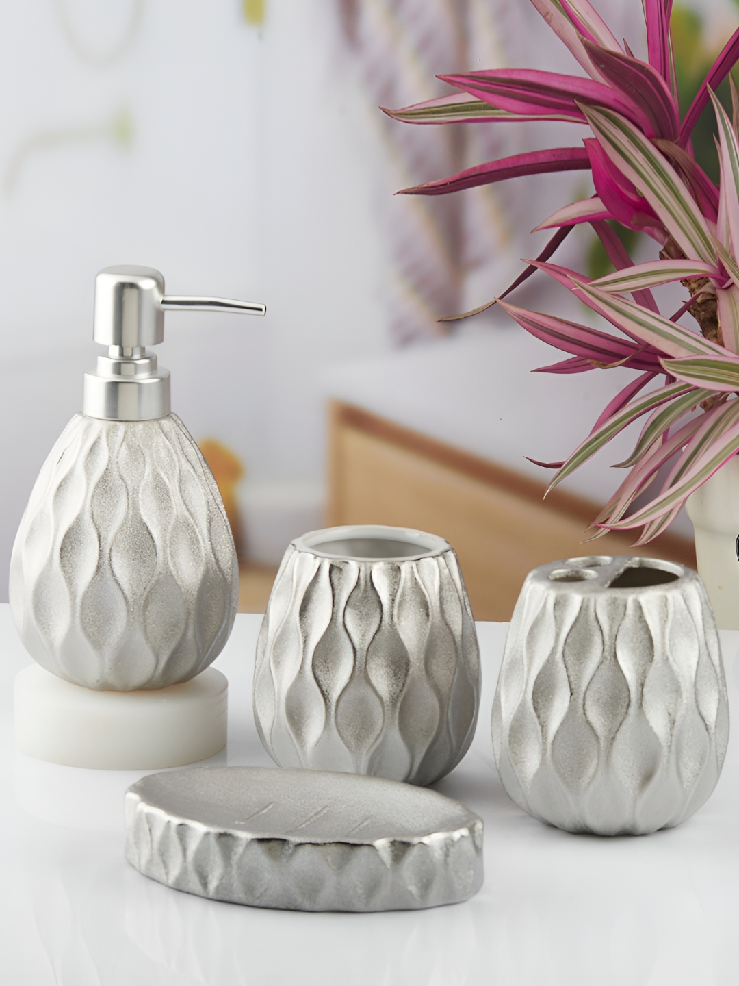 

Kookee Silver-Toned 4 Piece Abstract Ceramic Bath Accessories Set 350 ml