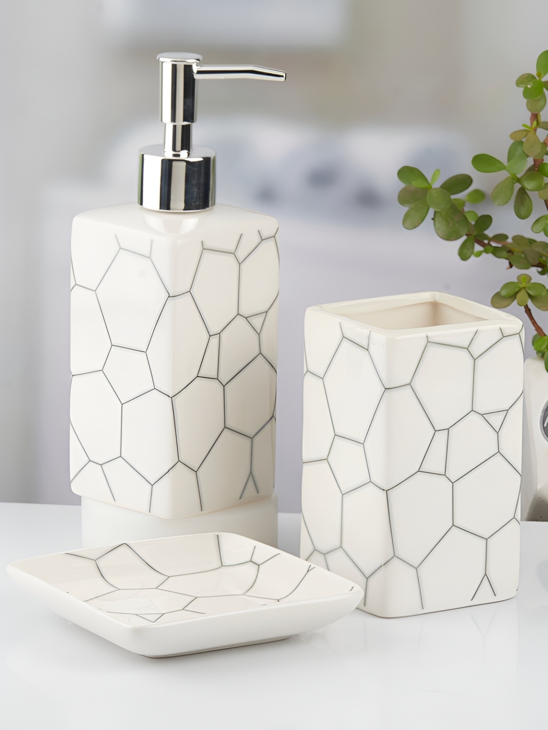 

Kookee White 3 Piece Abstract Ceramic Bath Accessories Set