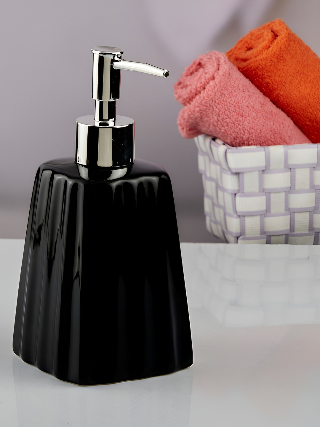 

Kookee Black Abstract Ceramic Soap Dispenser 400 ml