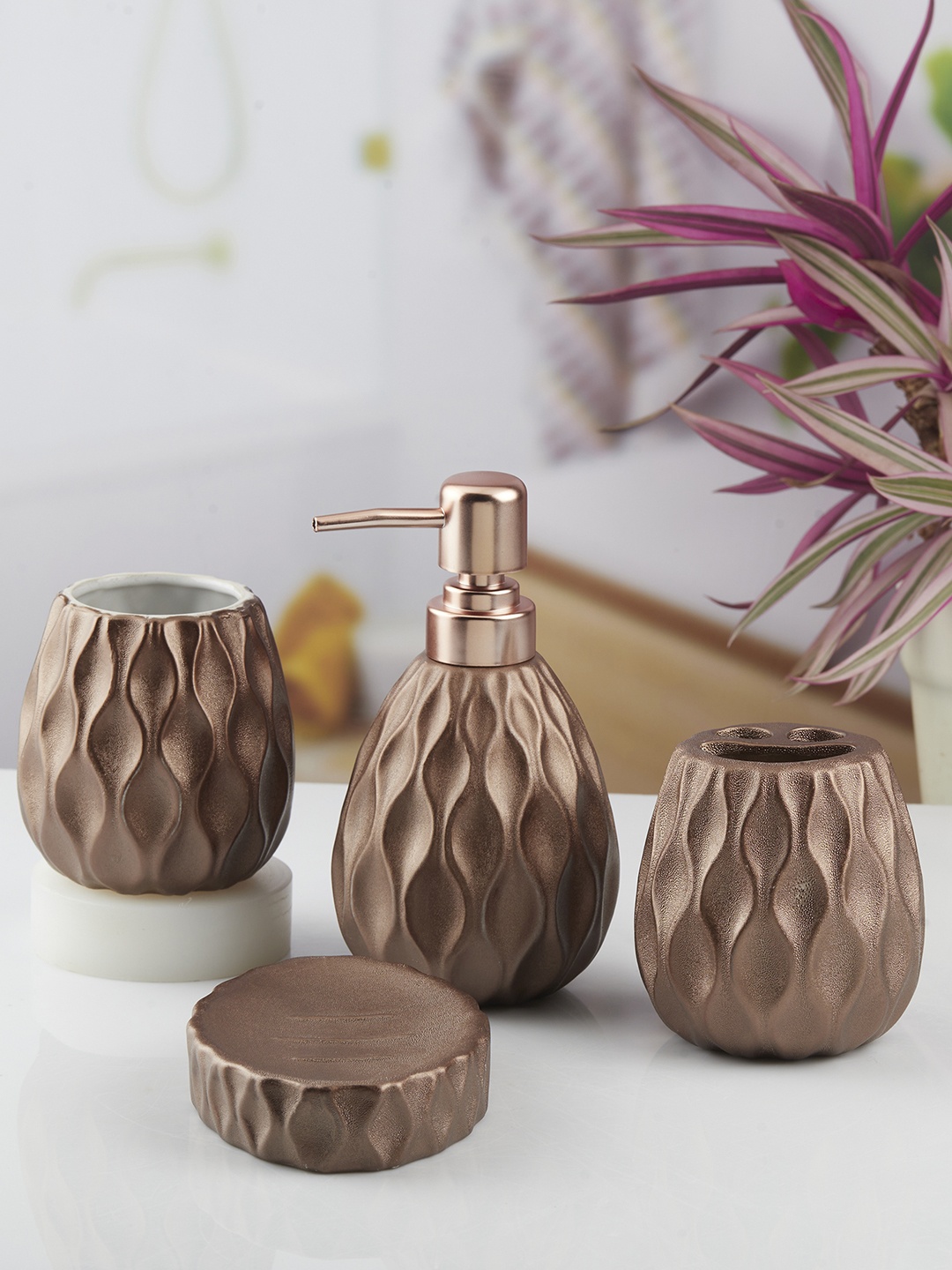 

Kookee Brown 4 pieces Abstract Ceramic Bath Accessories Set