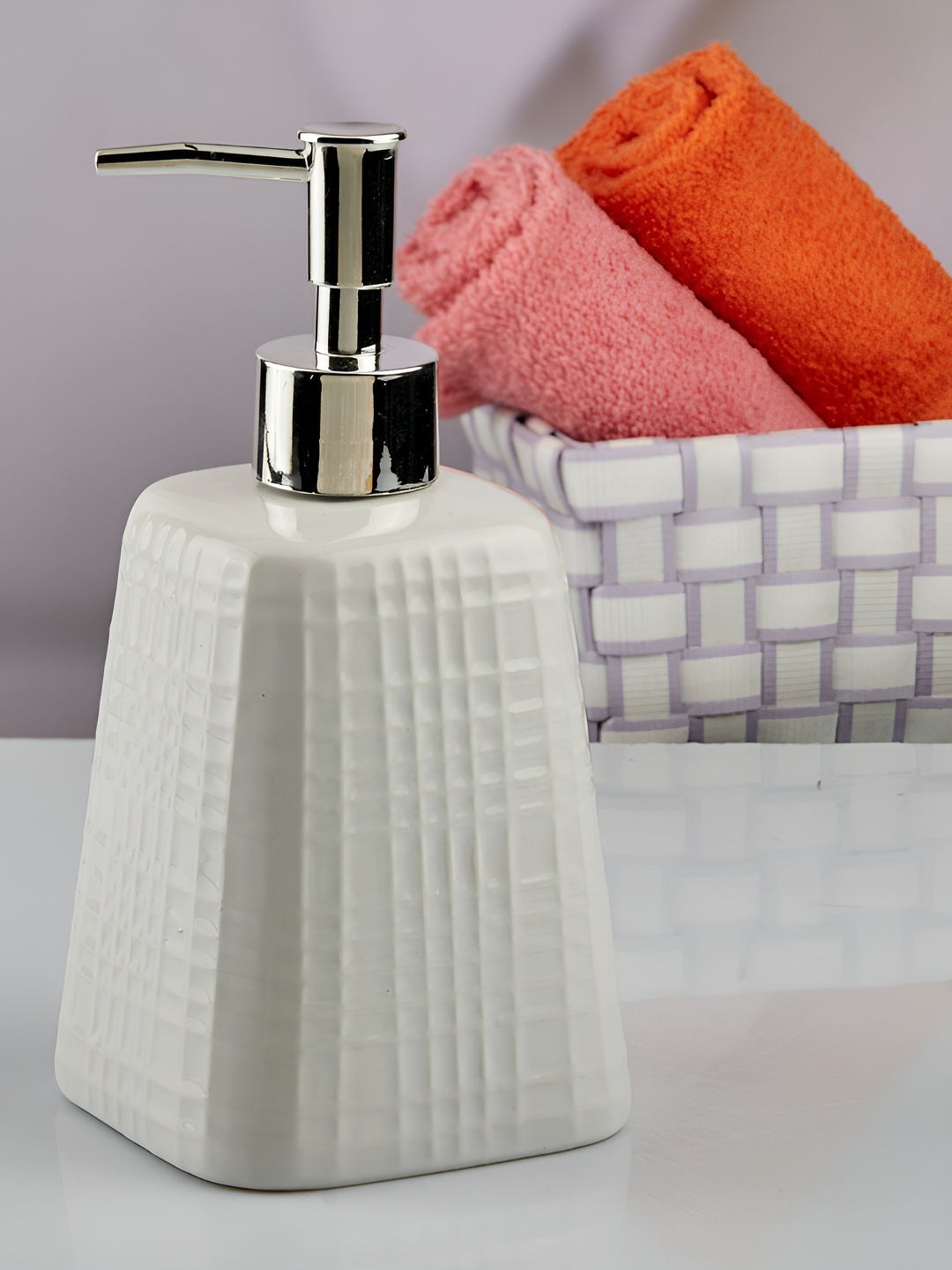 

Kookee White Abstract Ceramic Soap Dispenser
