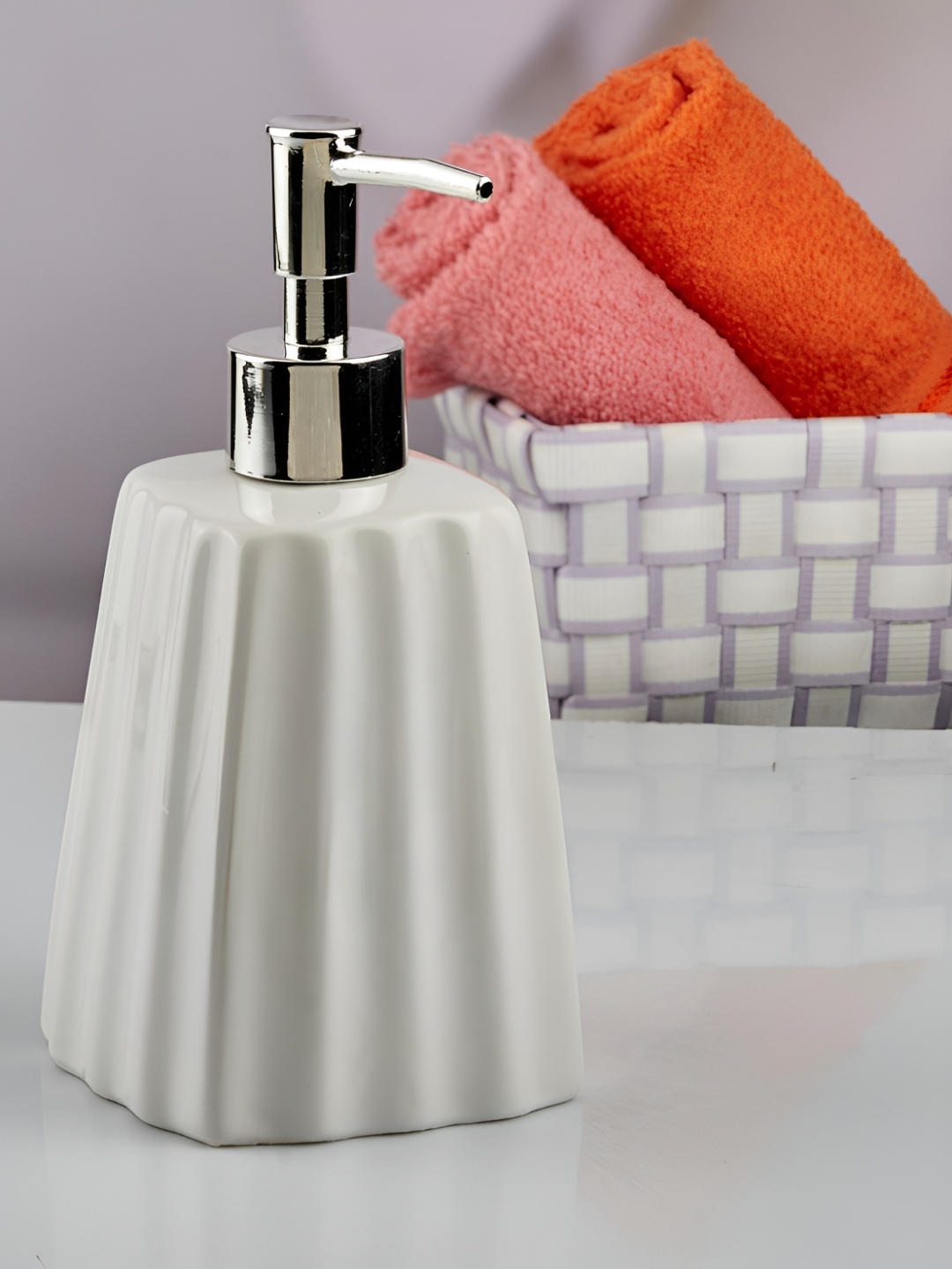 

Kookee White Abstract Ceramic Soap Dispenser
