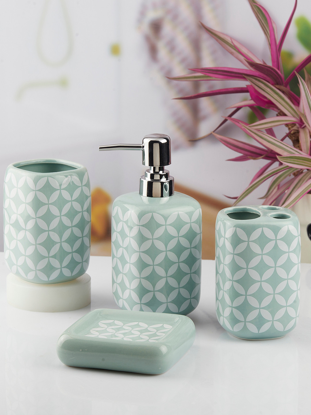 

Kookee Blue & White 4 Pieces Abstract Ceramic Bath Accessories Set
