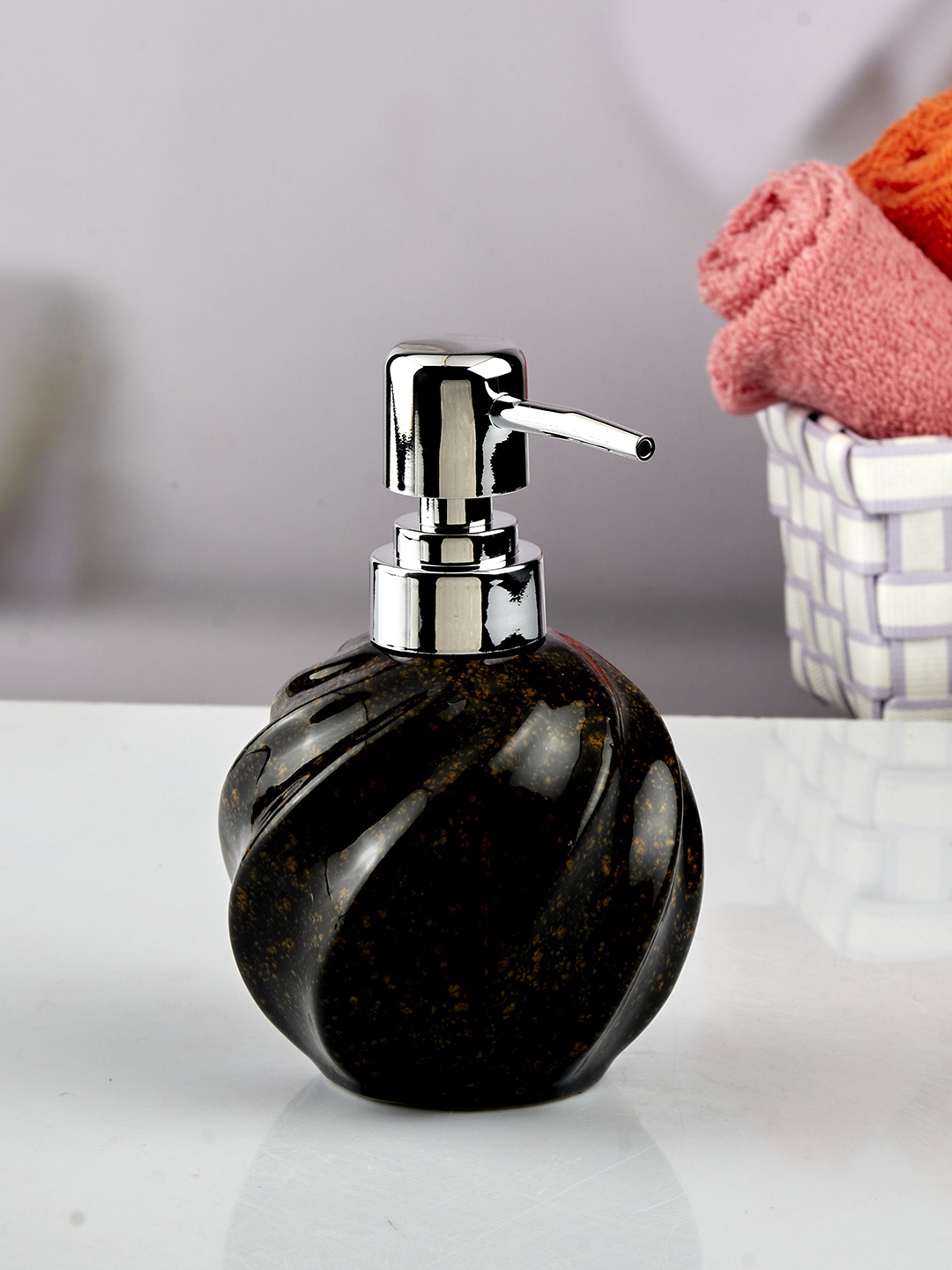 

Kookee Black Abstract Ceramic Glossy Soap Dispenser 250 ml
