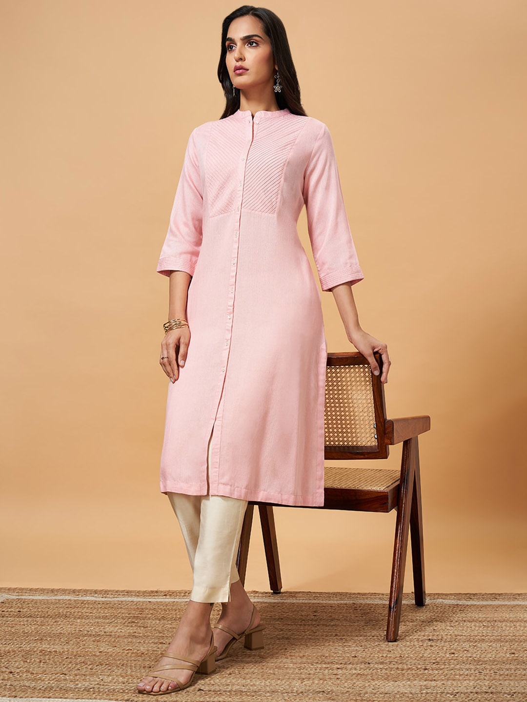 

Marigold Lane Mandarin Collar Pleated Straight Kurta, Pink