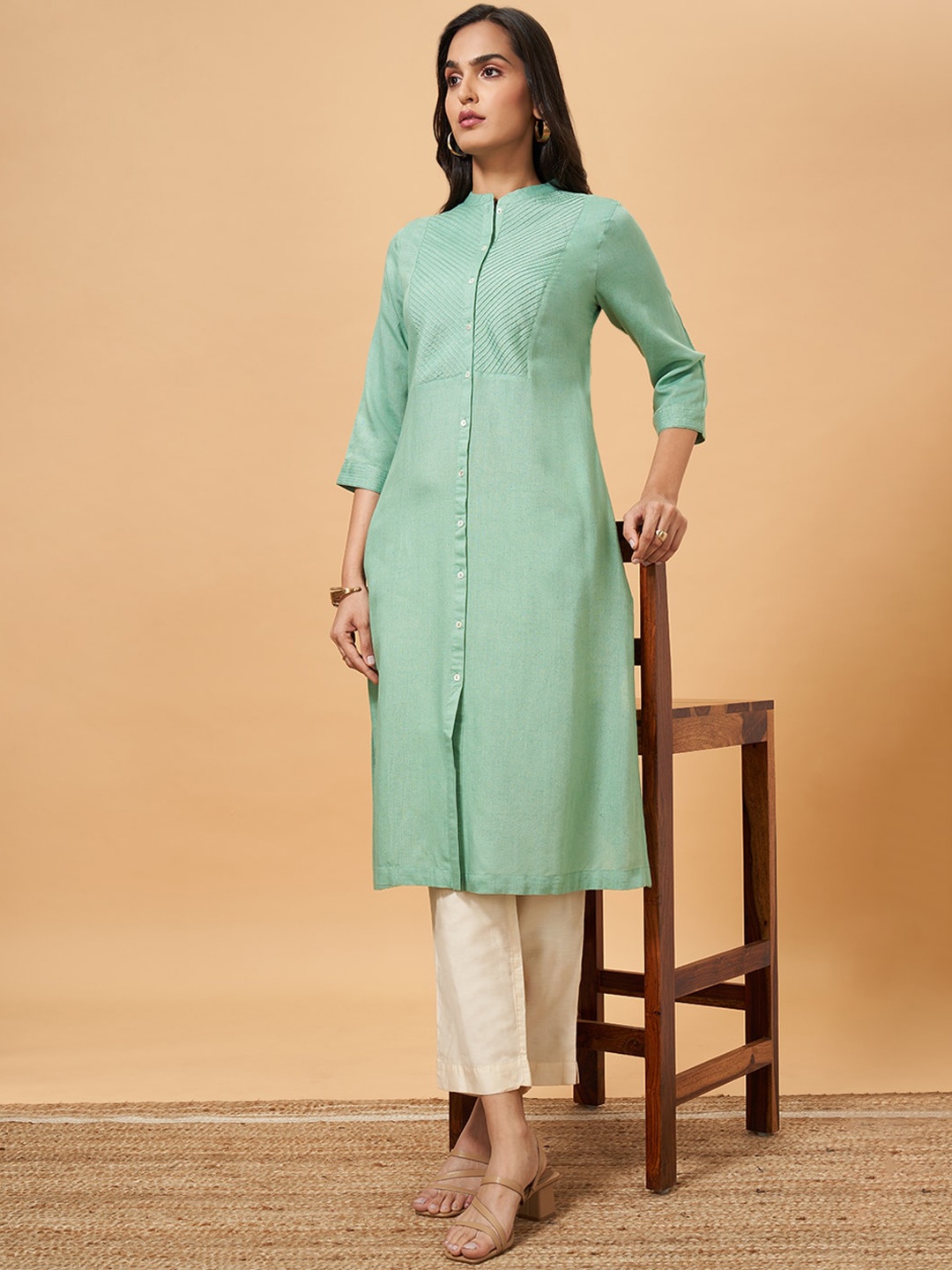 

Marigold Lane Mandarin Collar Pleated A-Line Kurta, Green