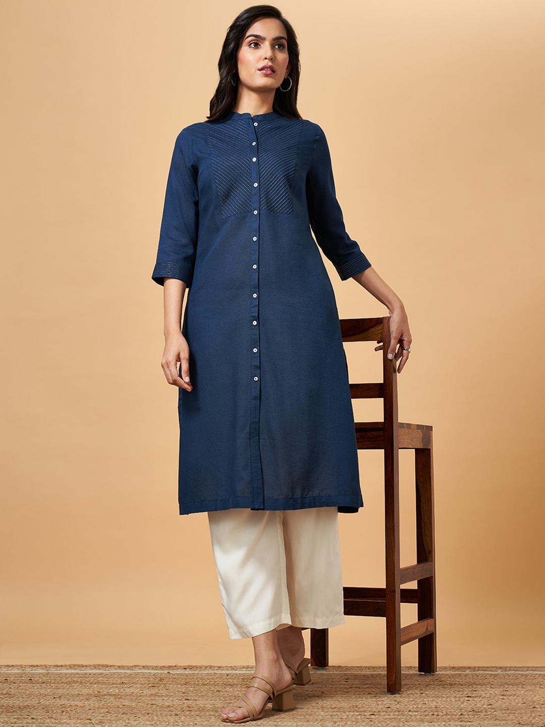 

Marigold Lane Mandarin Collar Pleated Straight Kurta, Navy blue