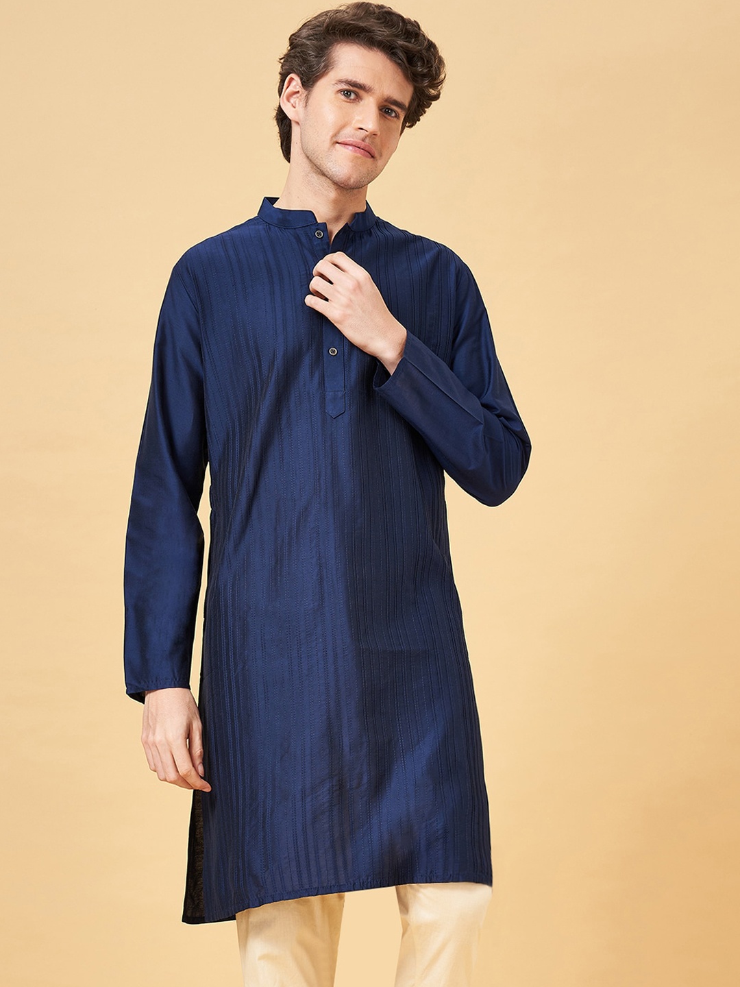 

indus route by Pantaloons Men Striped Mandarin Collar Kurta, Navy blue