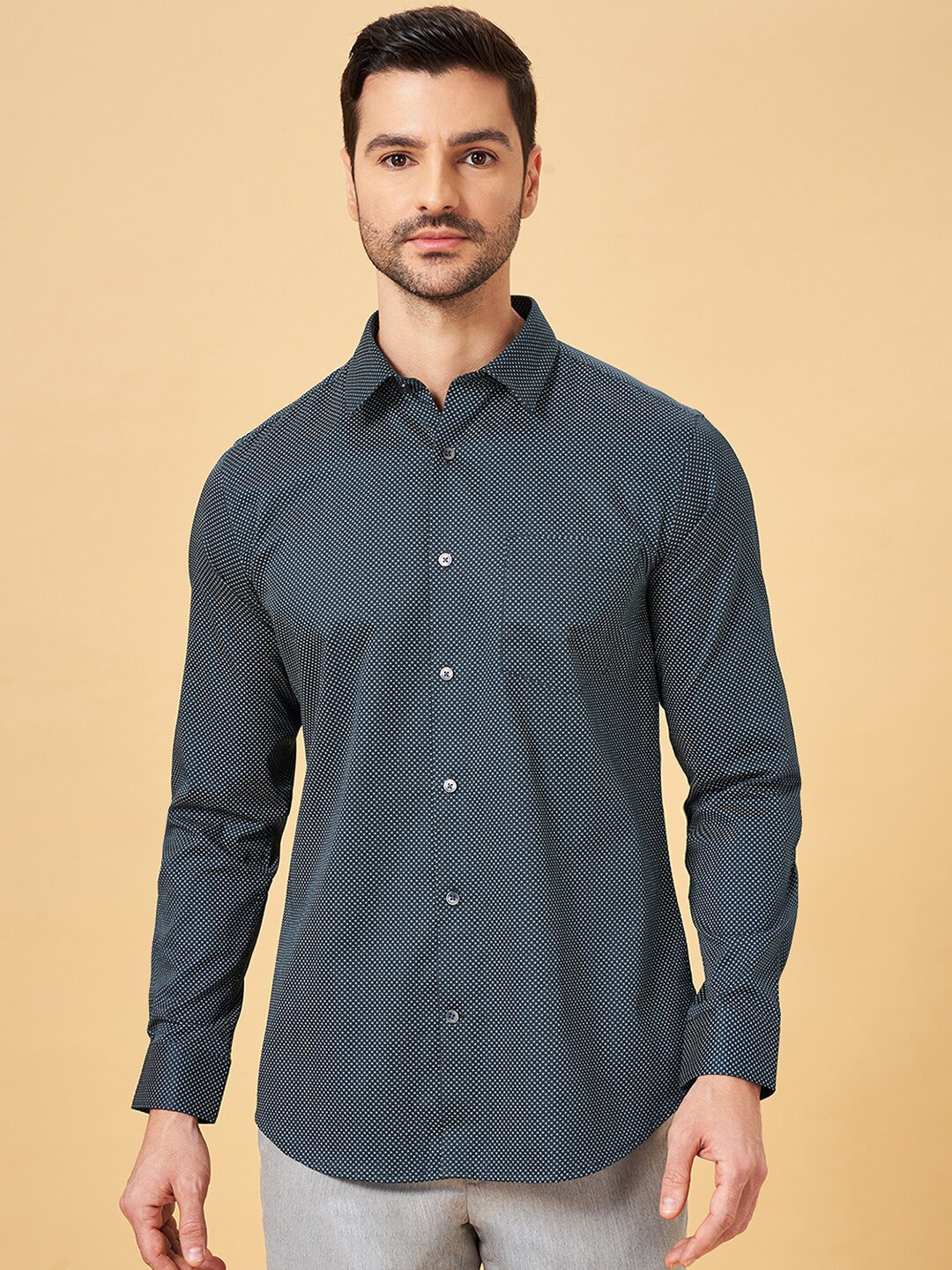 

Peregrine by Pantaloons Slim Fit Micro Ditsy Printed Cotton Formal Shirt, Navy blue