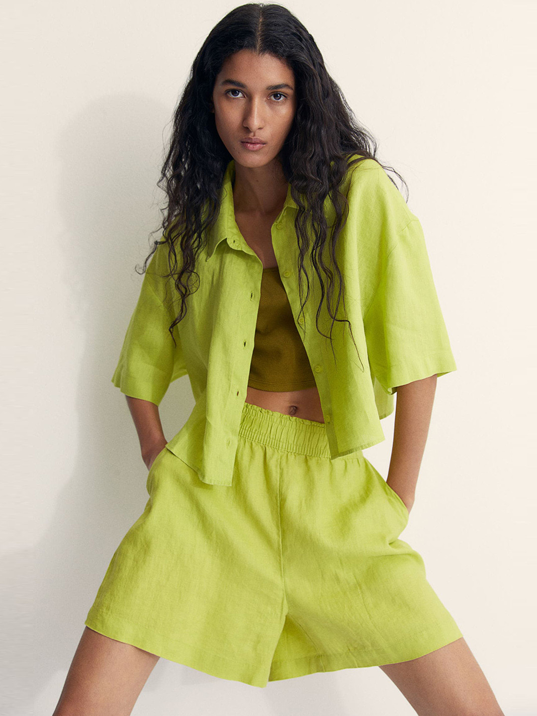 

H&M Women High-Waisted Linen Shorts, Green